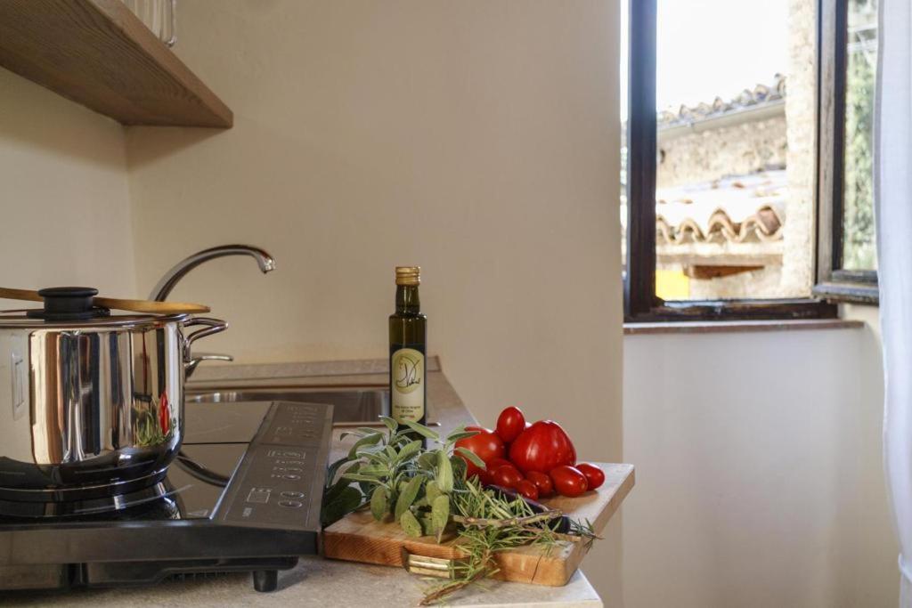 Relais Borgo Lizori Country House Campello sul Clitunno Buitenkant foto