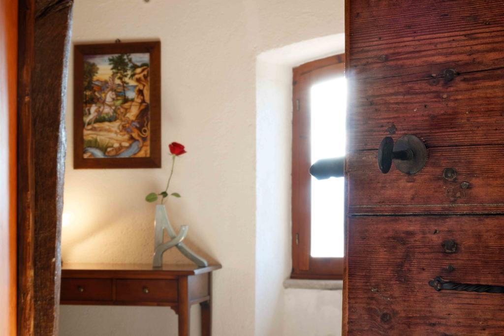 Relais Borgo Lizori Country House Campello sul Clitunno Buitenkant foto