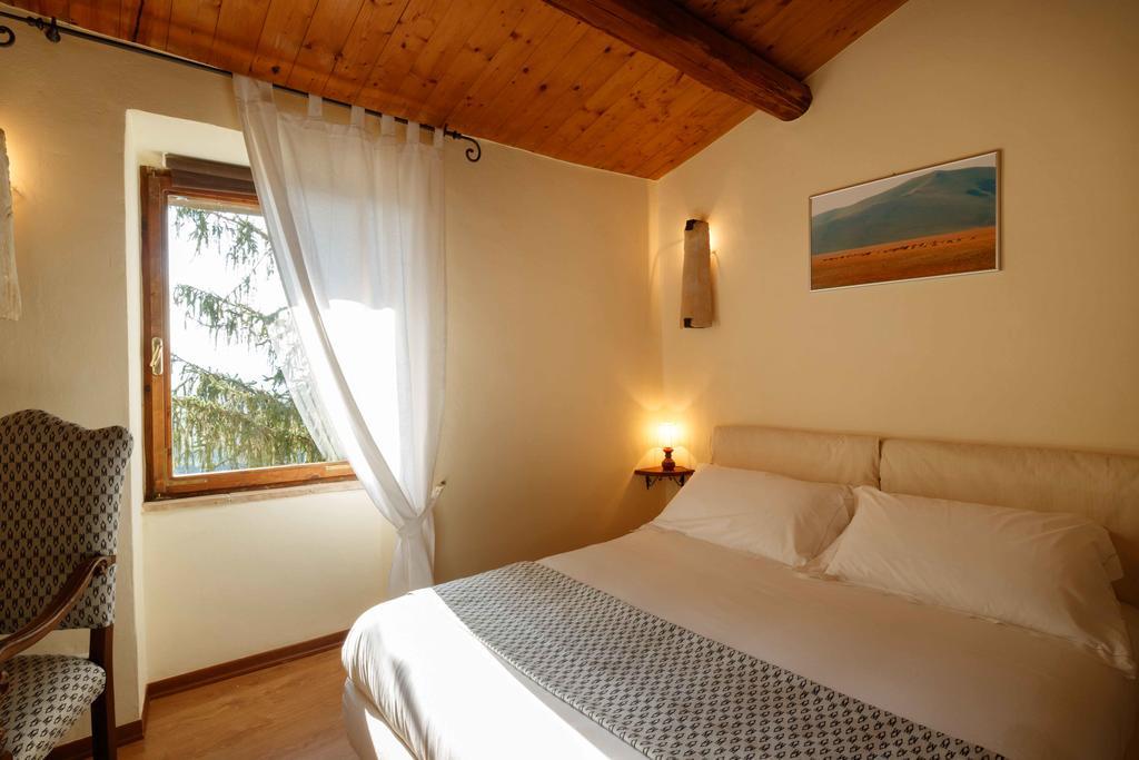 Relais Borgo Lizori Country House Campello sul Clitunno Buitenkant foto