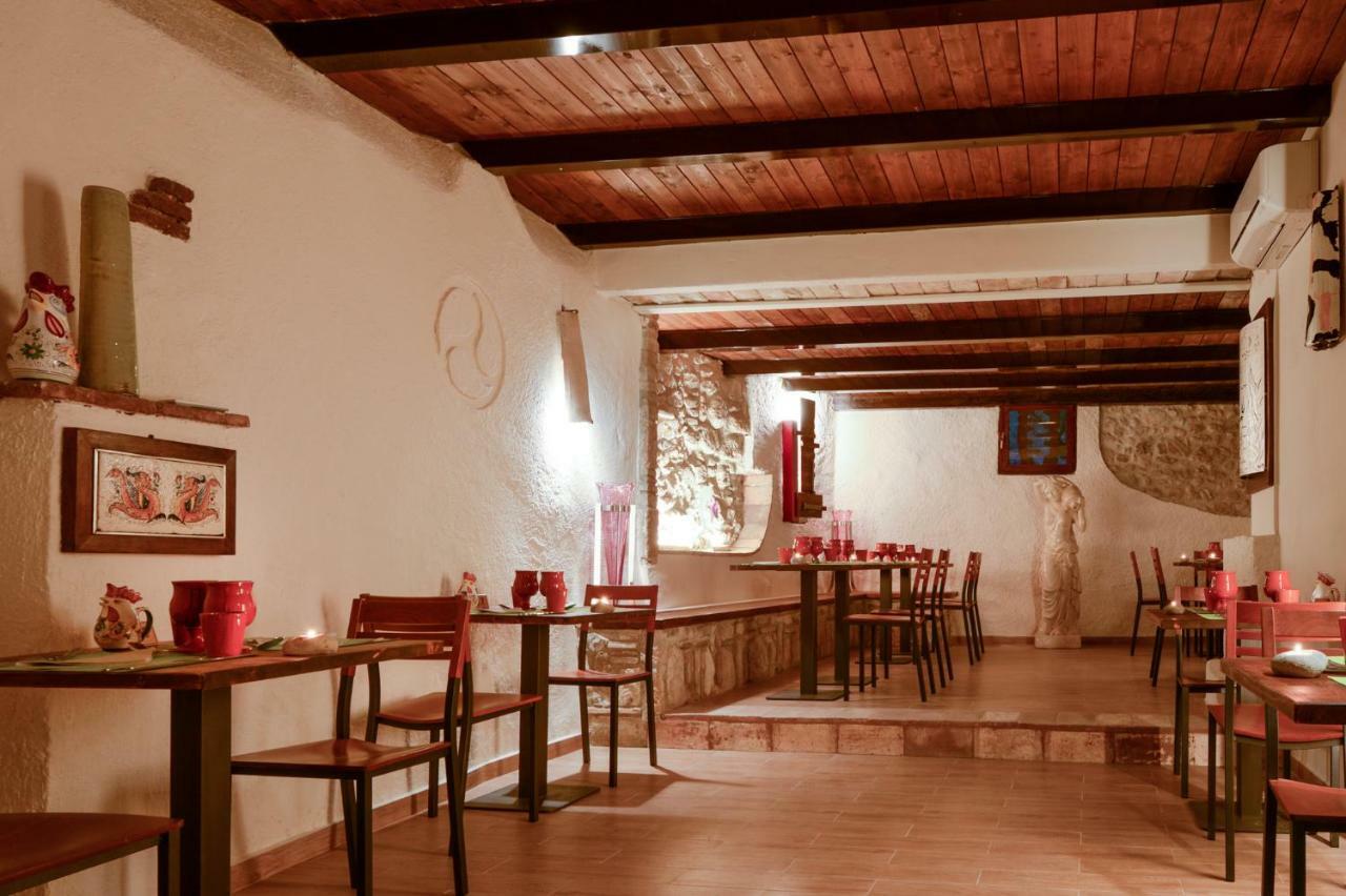 Relais Borgo Lizori Country House Campello sul Clitunno Buitenkant foto
